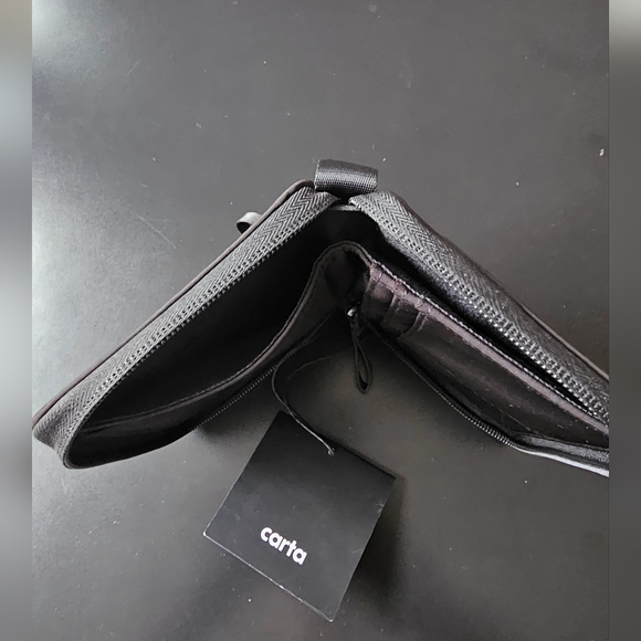 carta Everything Passport Holder - Picture 4 of 4